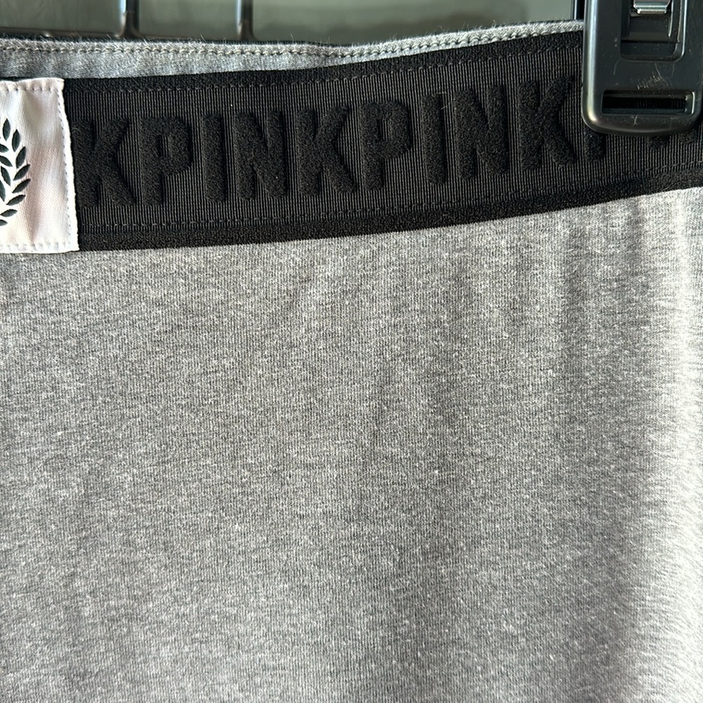 Victoria’s Secret- Pink - Yoga - Picture 4 of 6